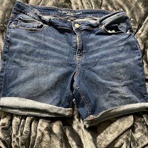 Maurice’s mid rise Jean shorts size 22 worn only a handful of time!